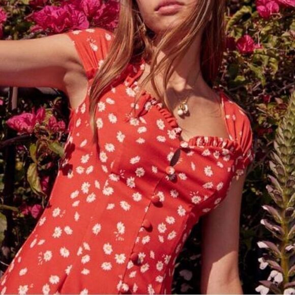 Finders Keepers Mae Mini Dress in Red Daisy - Picture 4 of 16